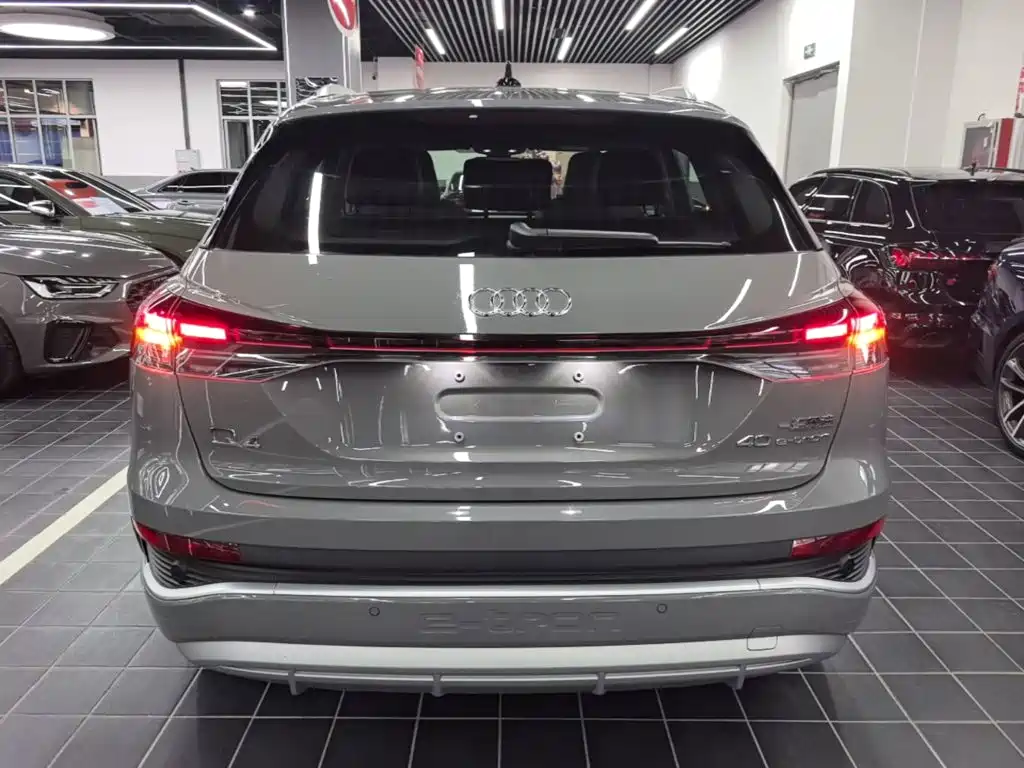 Audi Q4 e-tron — фото 5