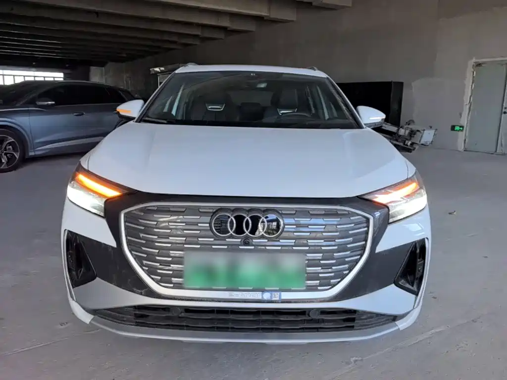 Audi Q4 e-tron — фото 2