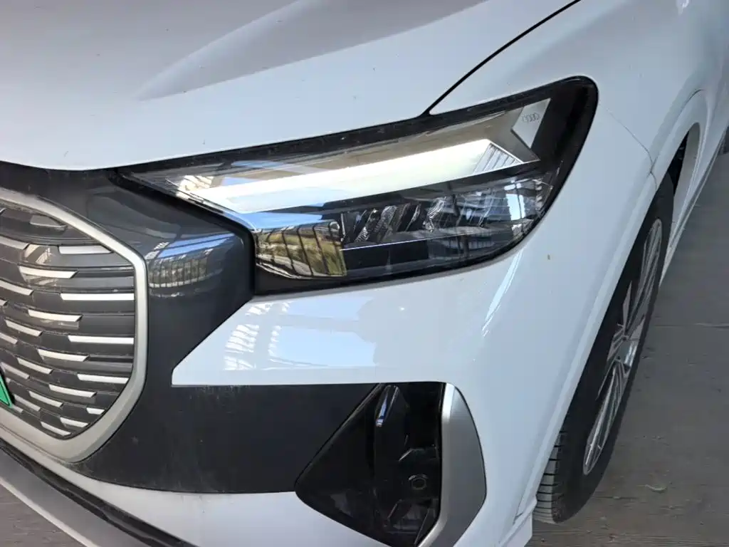 Audi Q4 e-tron — фото 23