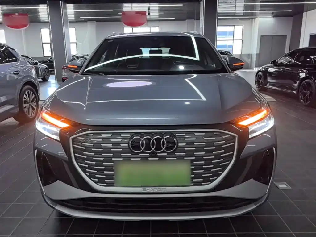 Audi Q4 e-tron — фото 2