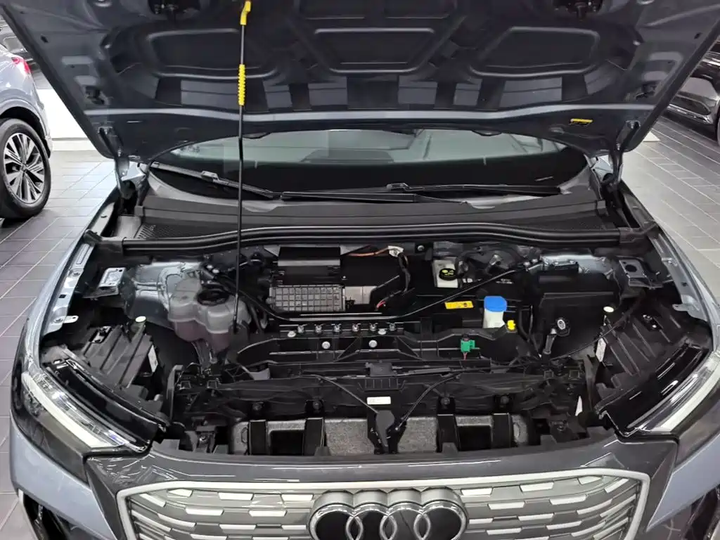 Audi Q4 e-tron — фото 19