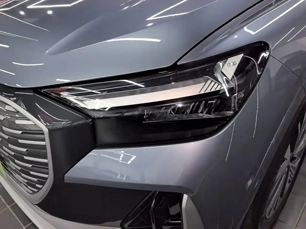 Audi Q4 e-tron — фото 23