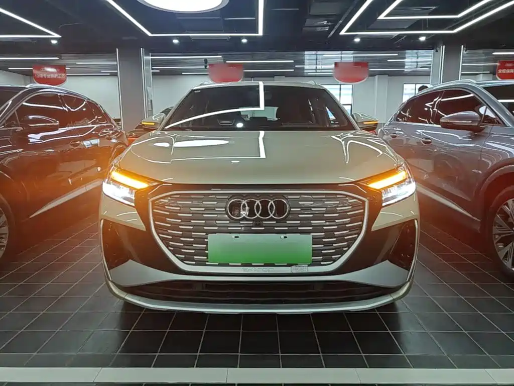 Audi Q4 e-tron — фото 2