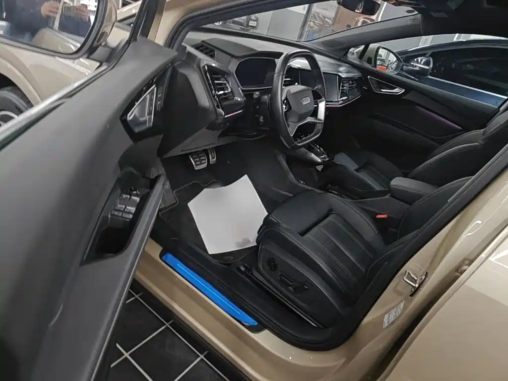 Audi Q4 e-tron — фото 15