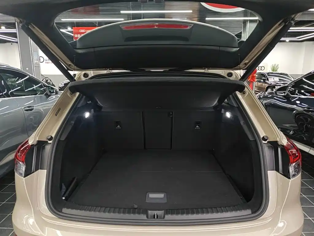 Audi Q4 e-tron — фото 18
