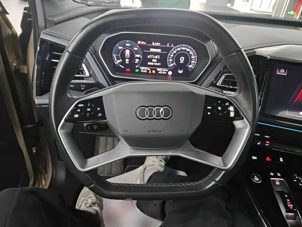Audi Q4 e-tron — фото 10