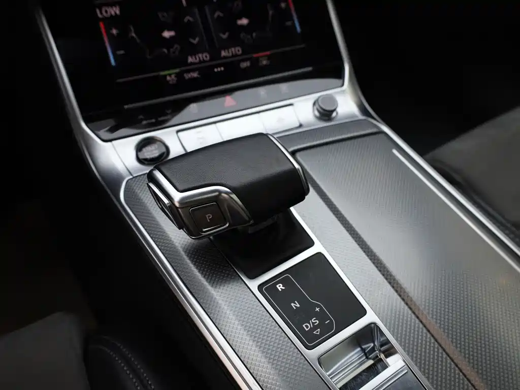 Audi A6L — фото 13