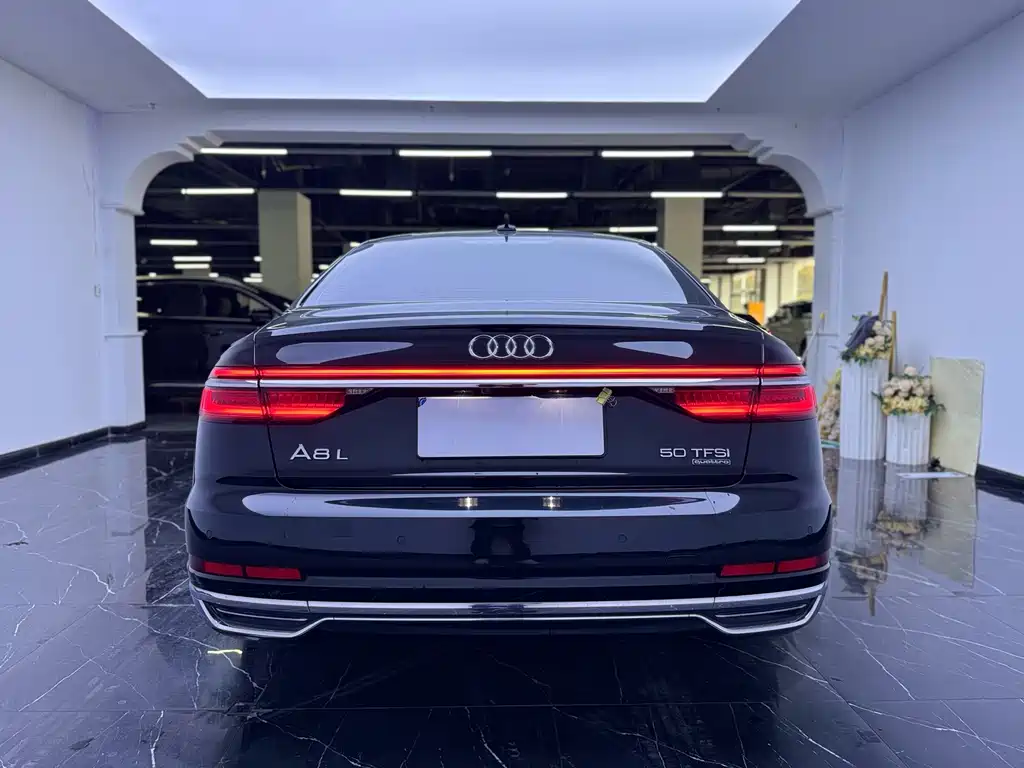 Audi A8 — фото 14