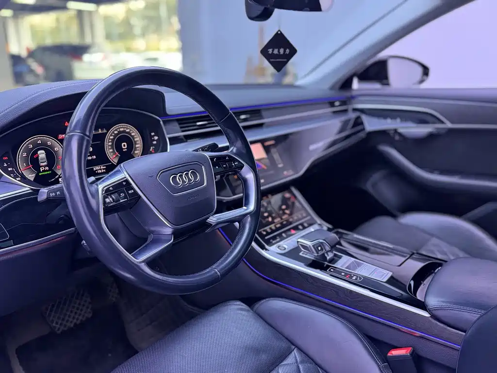 Audi A8 — фото 5