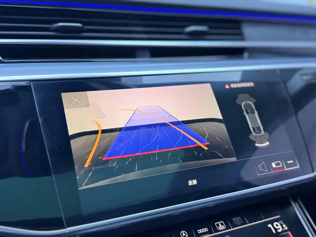 Audi A8 — фото 6