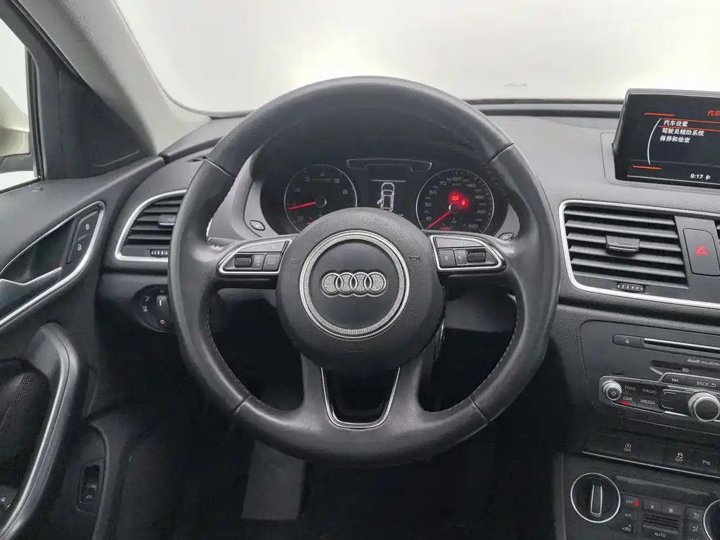 Audi Q3 — фото 11