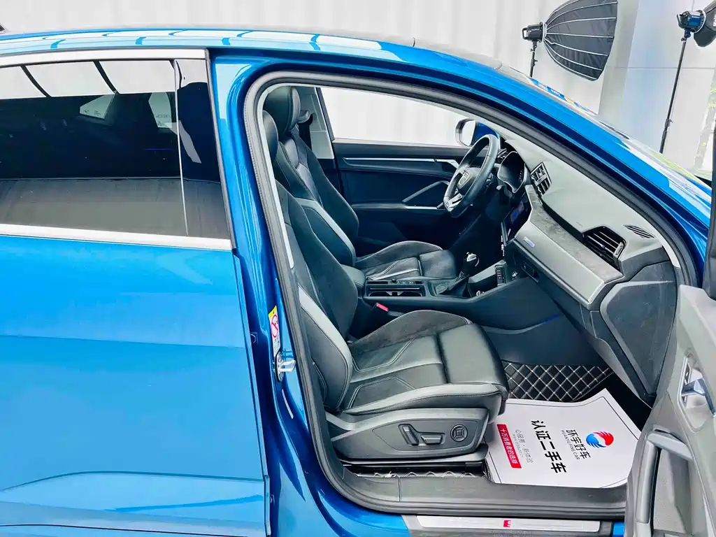 Audi Q3 Sportback — фото 24