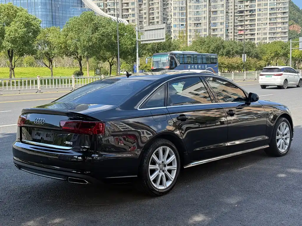 Audi A6L — фото 11