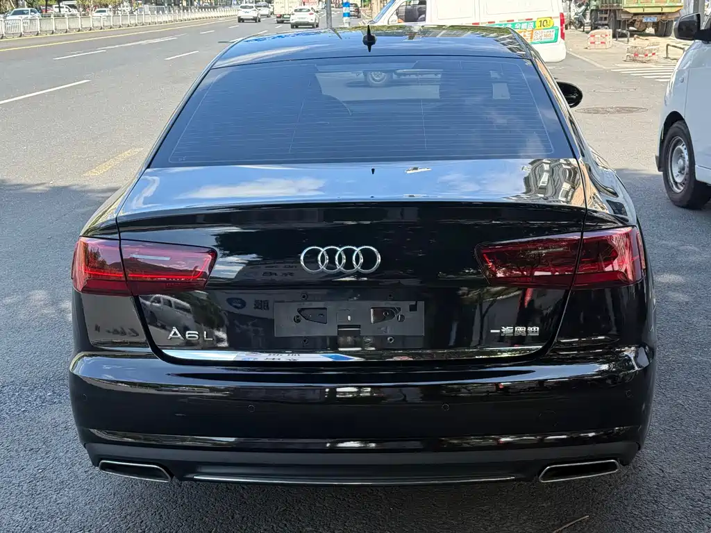 Audi A6L — фото 9
