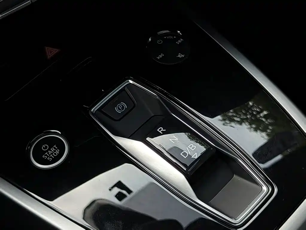 Audi Q4 e-tron — фото 9
