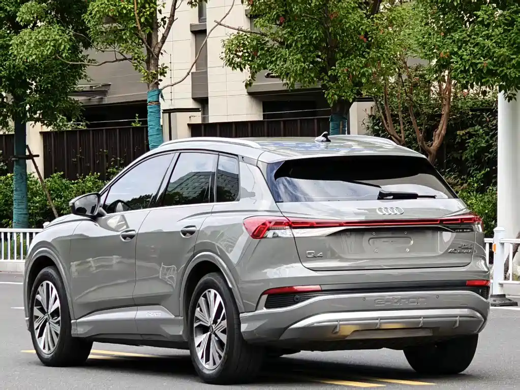 Audi Q4 e-tron — фото 10