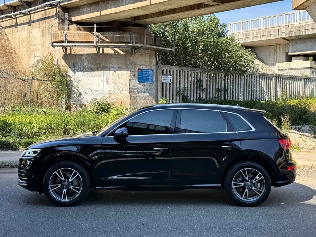 Audi Q5L — фото 5