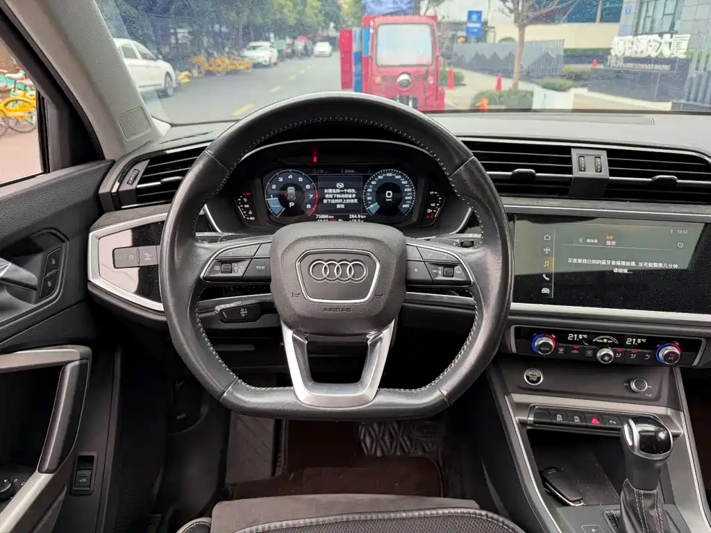 Audi Q3 — фото 14