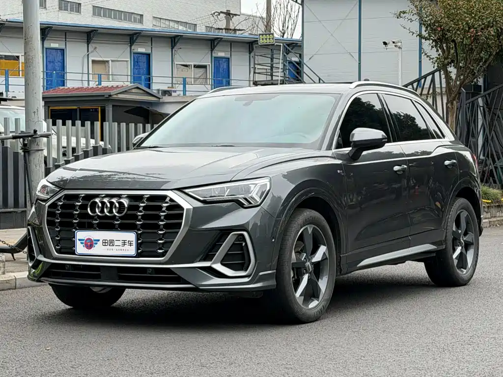 Audi Q3 — фото 1
