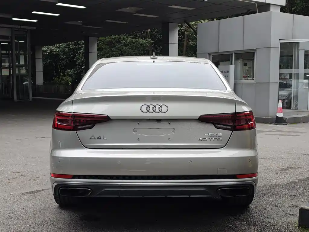 Audi A4L — фото 5