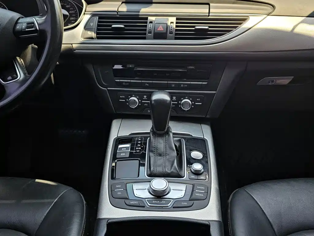 Audi A6L — фото 11