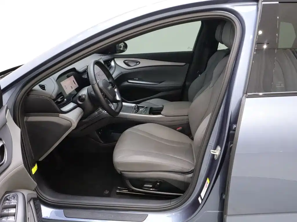 BYD Seal 07 DM-i — фото 11