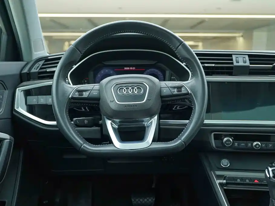 Audi Q3 — фото 17