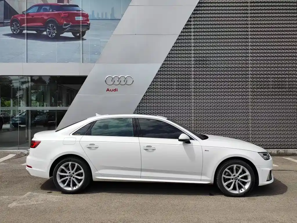 Audi A4L — фото 2