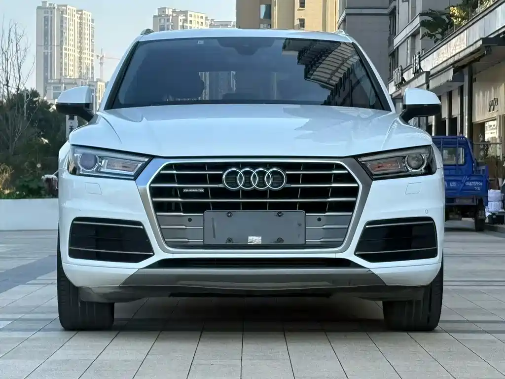 Audi Q5L — фото 2