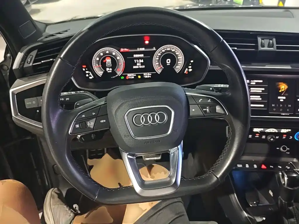 Audi Q3 — фото 10