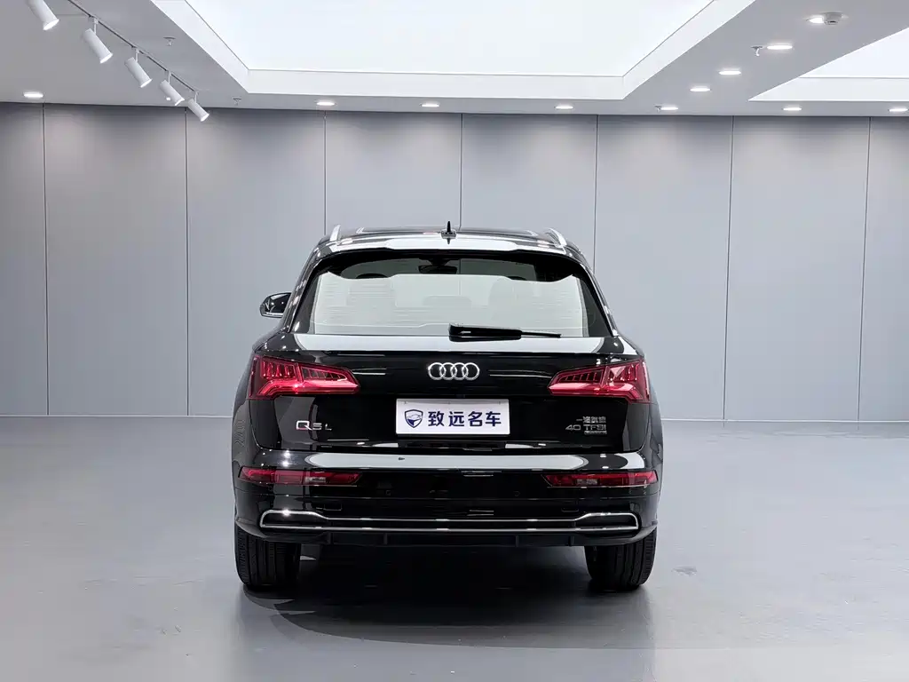 Audi Q5L — фото 5