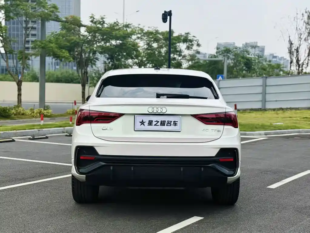 Audi Q3 Sportback — фото 15