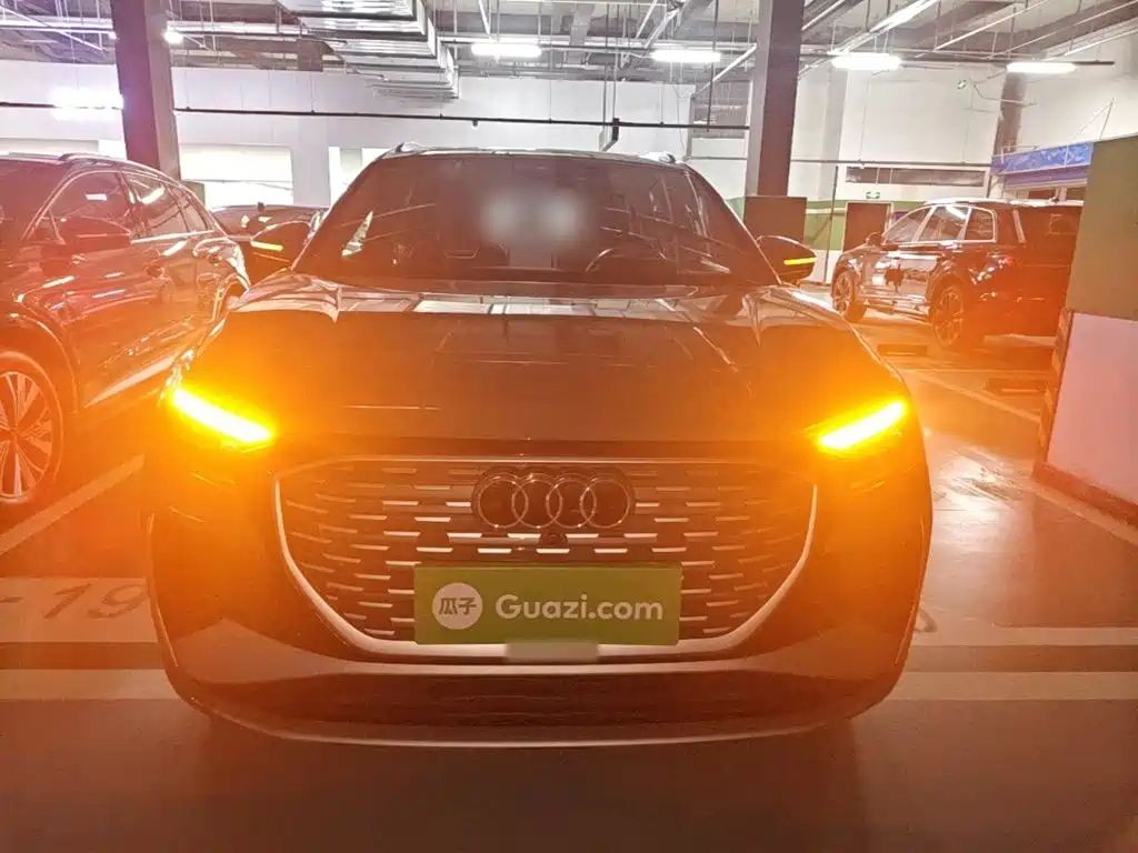 Audi Q4 e-tron — фото 2