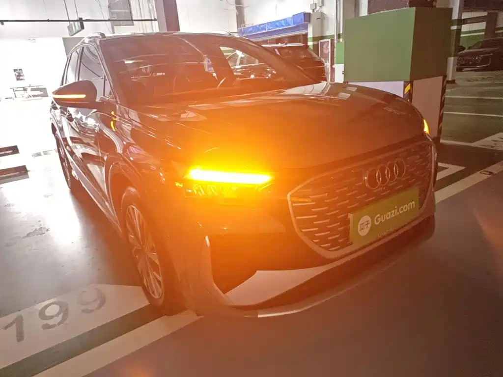 Audi Q4 e-tron — фото 3