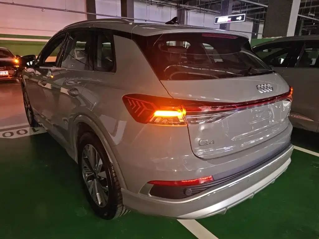 Audi Q4 e-tron — фото 4
