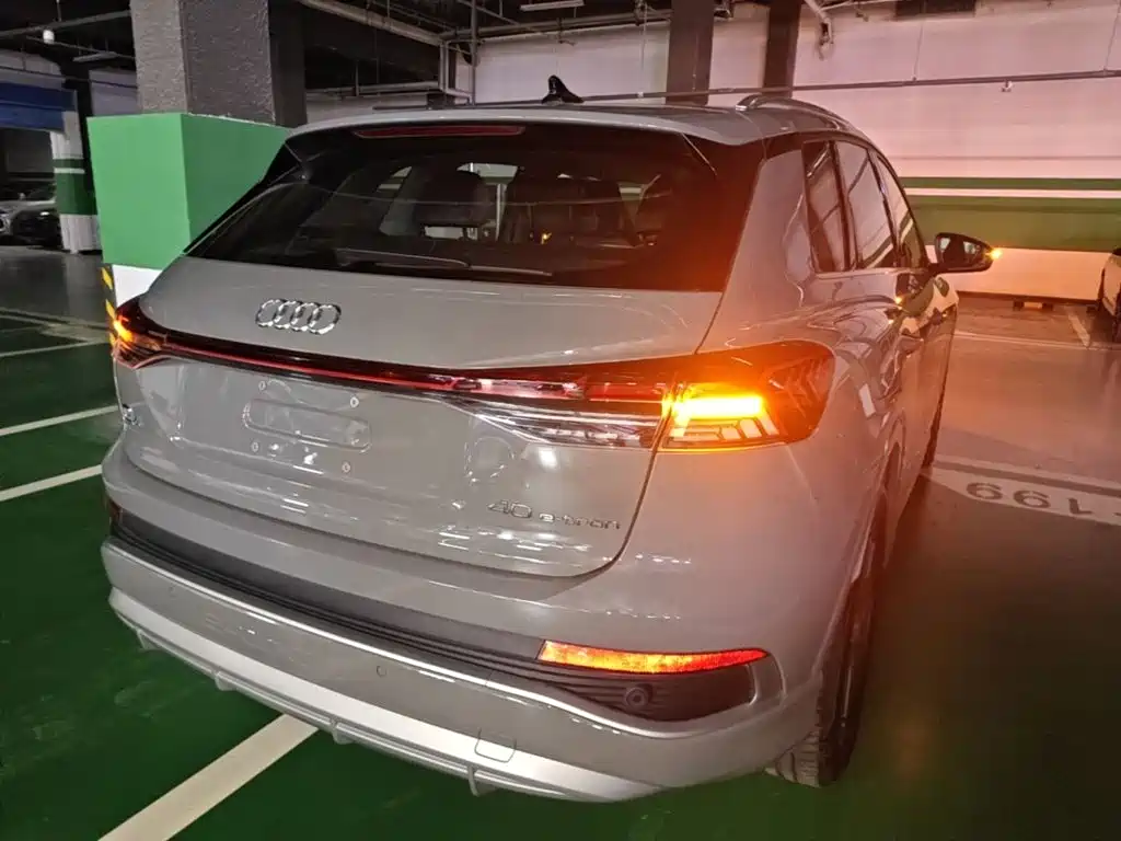 Audi Q4 e-tron — фото 6