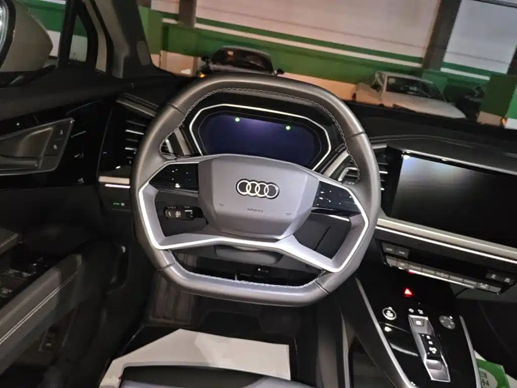 Audi Q4 e-tron — фото 10