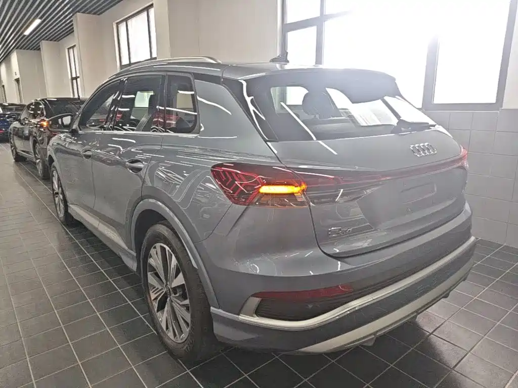 Audi Q4 e-tron — фото 4