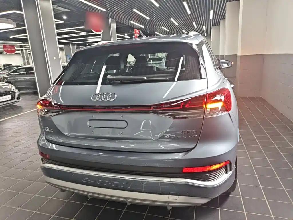 Audi Q4 e-tron — фото 5