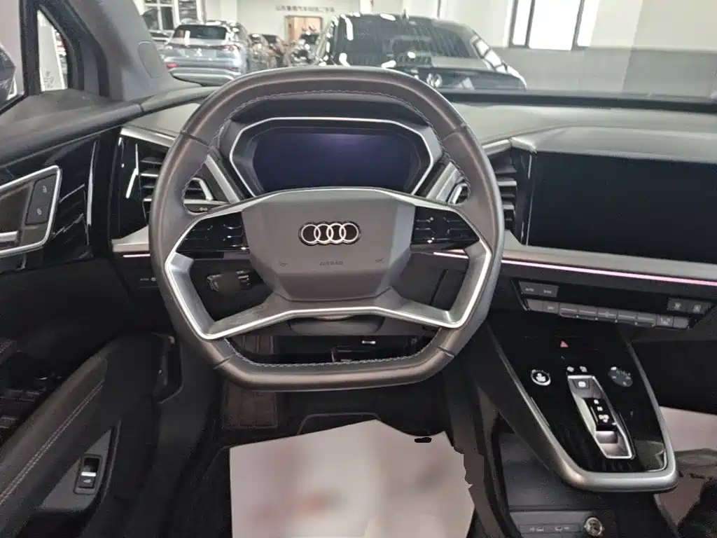 Audi Q4 e-tron — фото 10