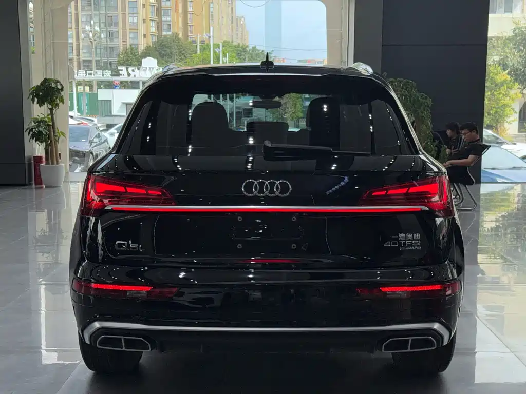 Audi Q5L — фото 7