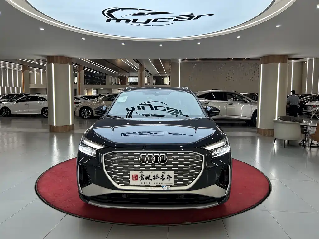 Audi Q4 e-tron — фото 2