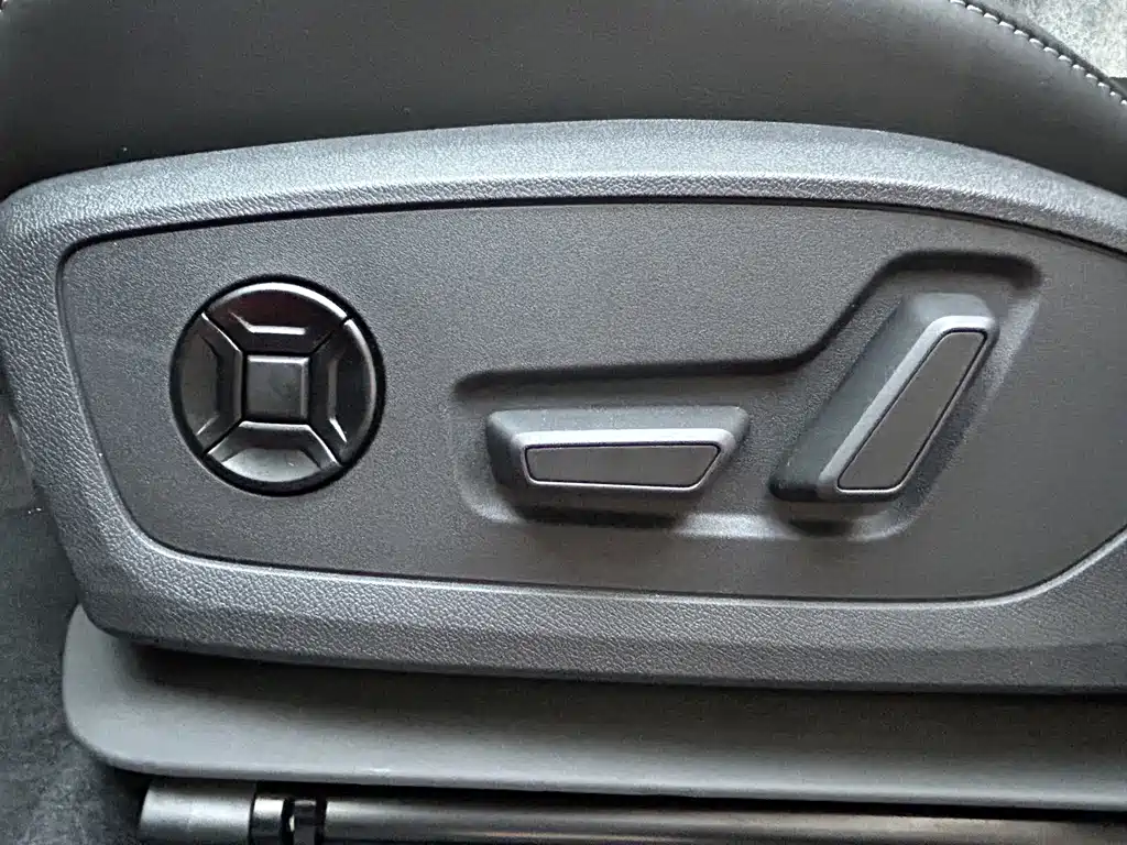 Audi Q4 e-tron — фото 17