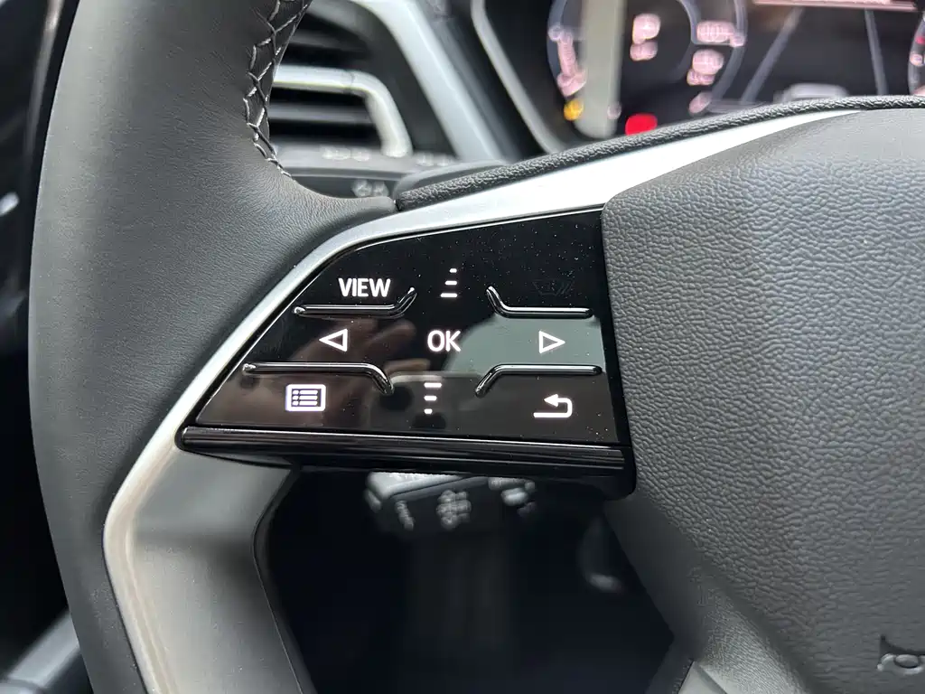 Audi Q4 e-tron — фото 18