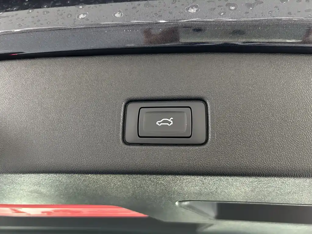Audi Q4 e-tron — фото 10