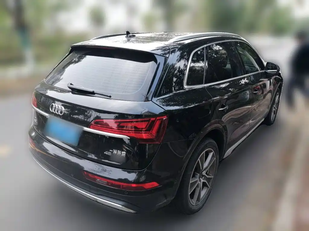 Audi Q5L — фото 6