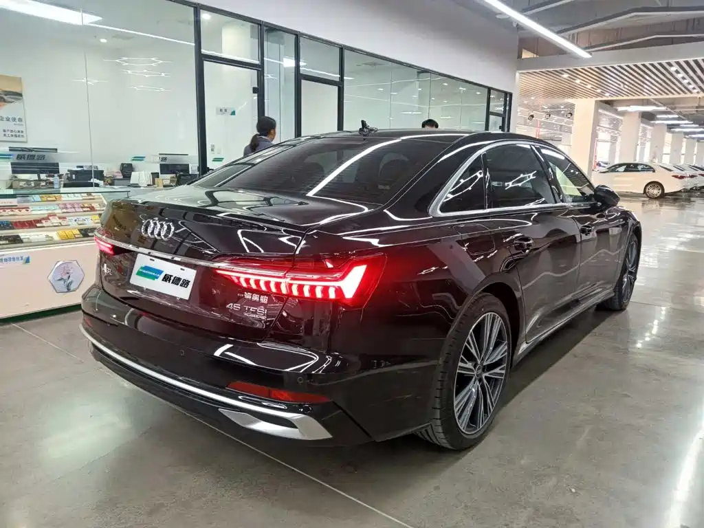 Audi A6L — фото 5
