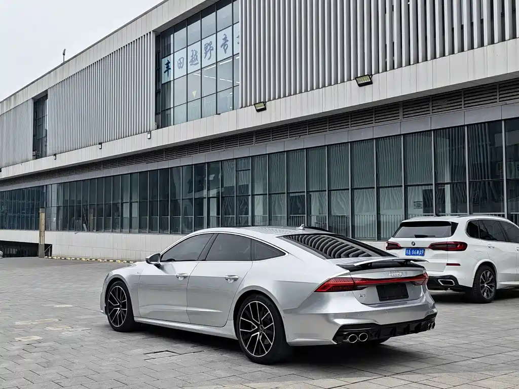 Audi A7 — фото 19