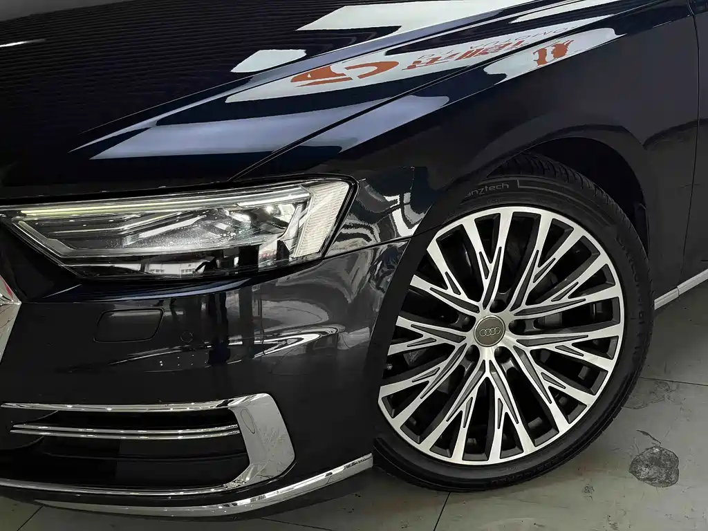 Audi A8 — фото 4