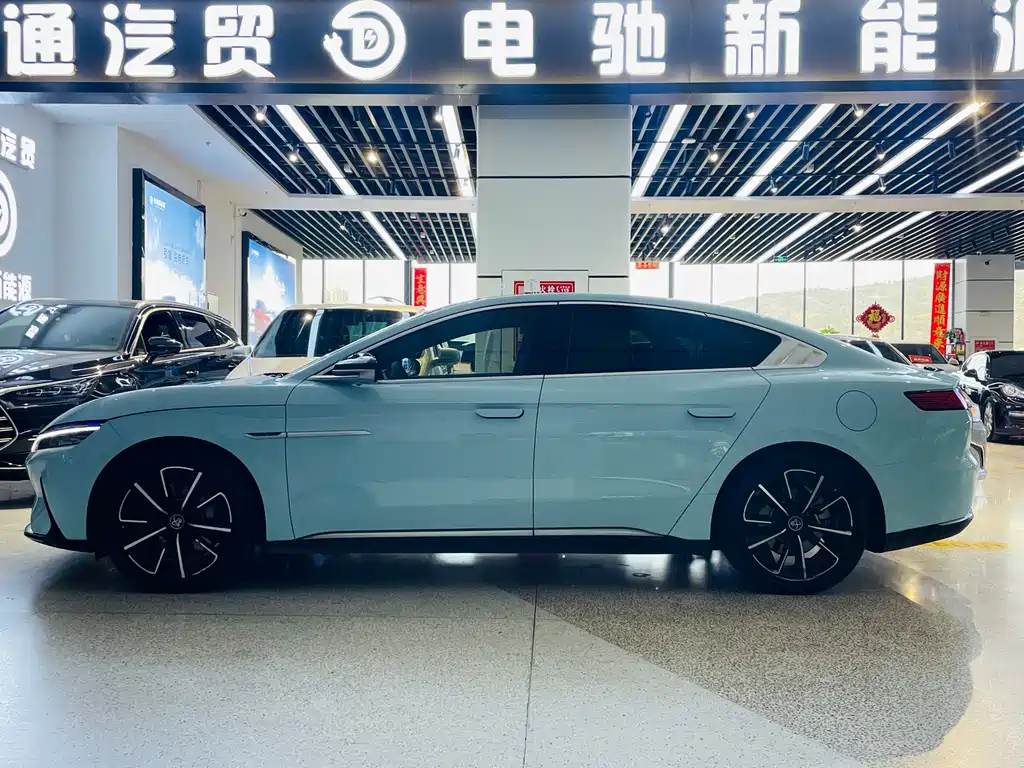 BYD Han — фото 4